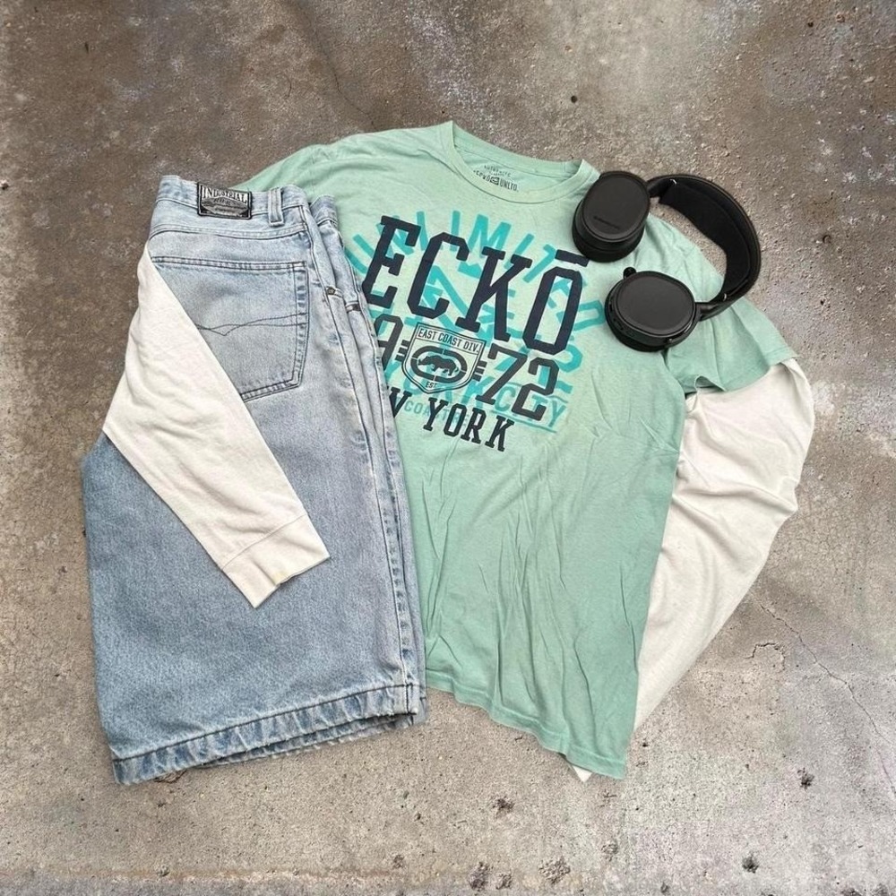 blueish green ecko untld y2k grunge tee skater school tee size L